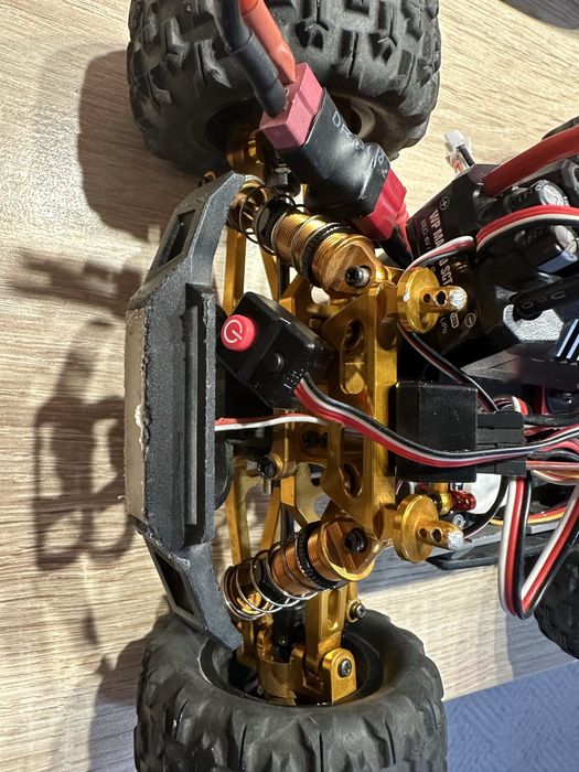 Vand masina cu telecomanda 1:16