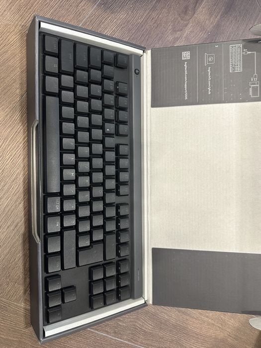 Logitech G515 механична клавиатура