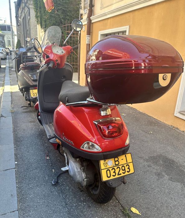 Scuter Piaggio Vespa LX-50 rosu, cu kit Mallossi fara limitator (70 km/h), topcase si parbriz