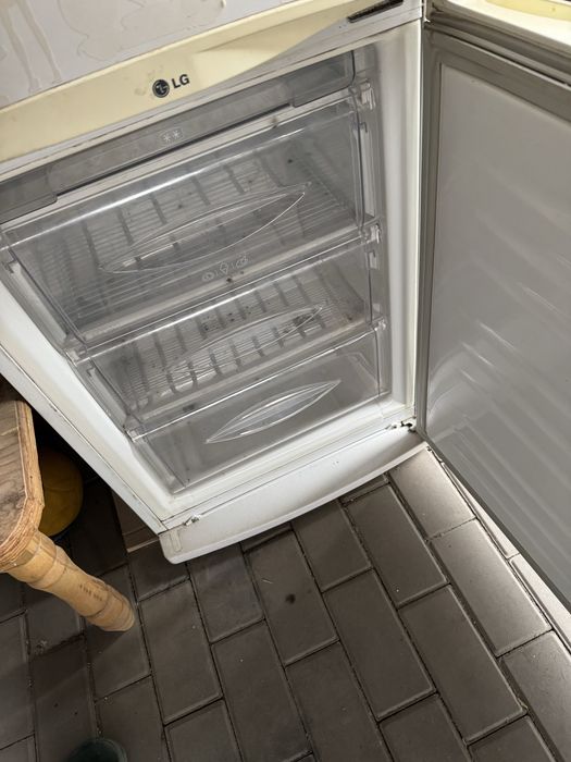 Холодильник Лджи рабочий