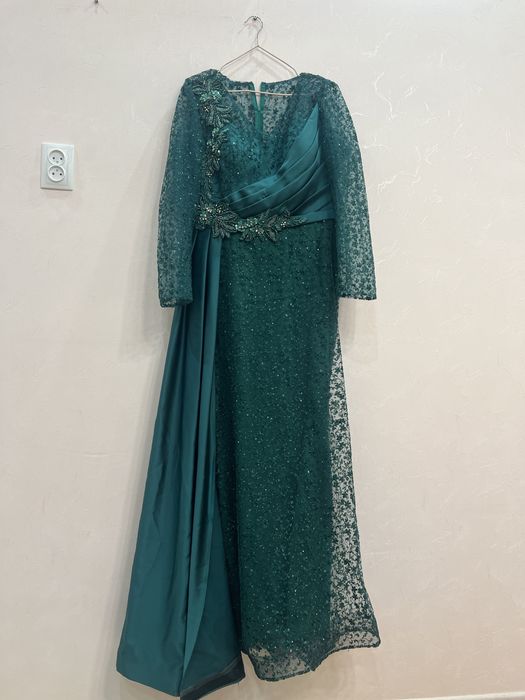 Платье вечернее