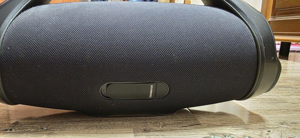 Vând boxa portabila jbl boombox 2