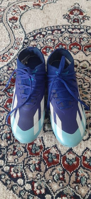 Бутси футбол уйнаш учун