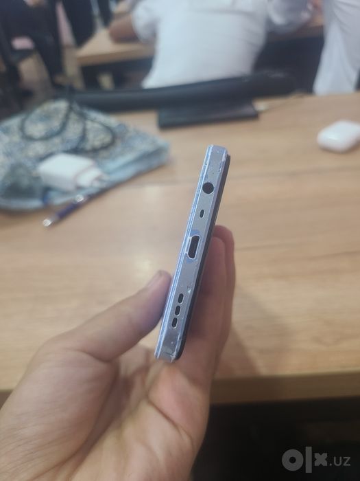 Oppo a17. Iphone 6s