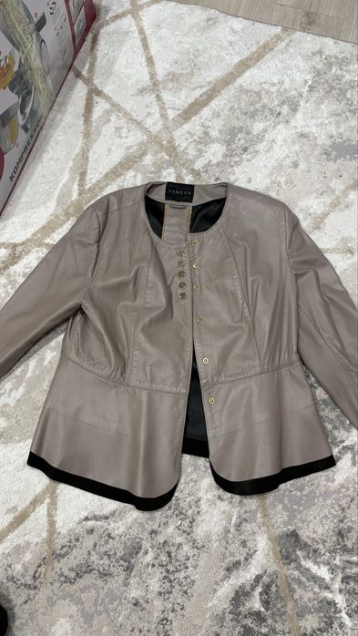 Продаю куртки зимние и осень