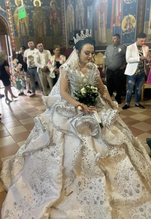 Vând Rochie de mireasa purtata doar câteva ore