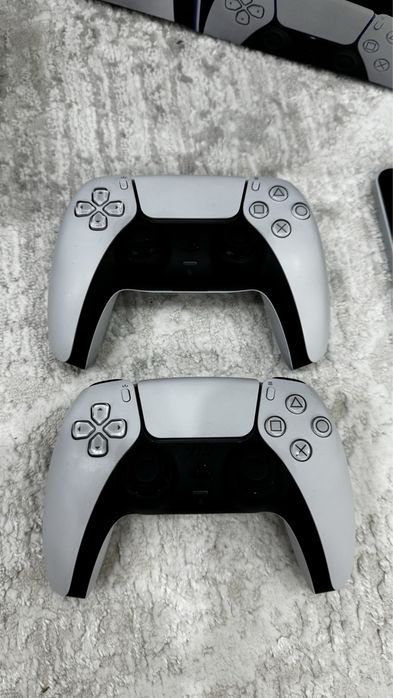 Продам Пс 5 слим 2 джойстика