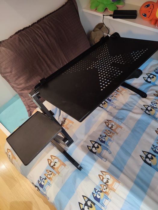 Алуминиева маса за лаптоп за легло с въртящи се на 360 градуса крака