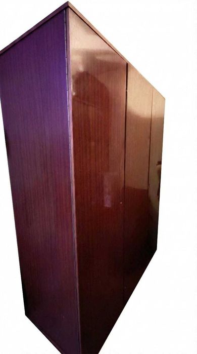 Продам шкаф под одежду.