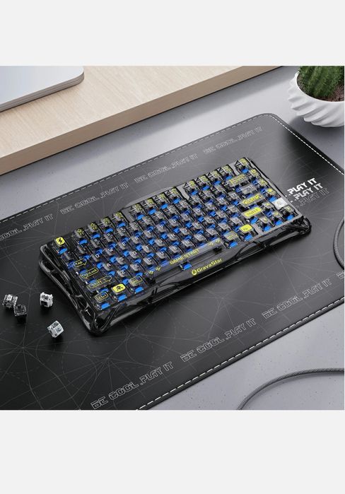 Komplekt gaming monitor, klaviatura va mishka sotiladi