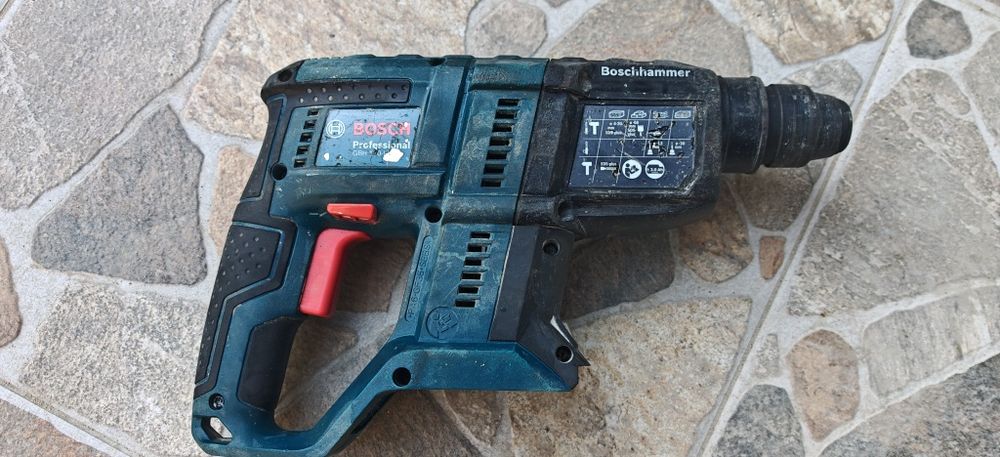Продавам Перфоратор BOSCH 18V