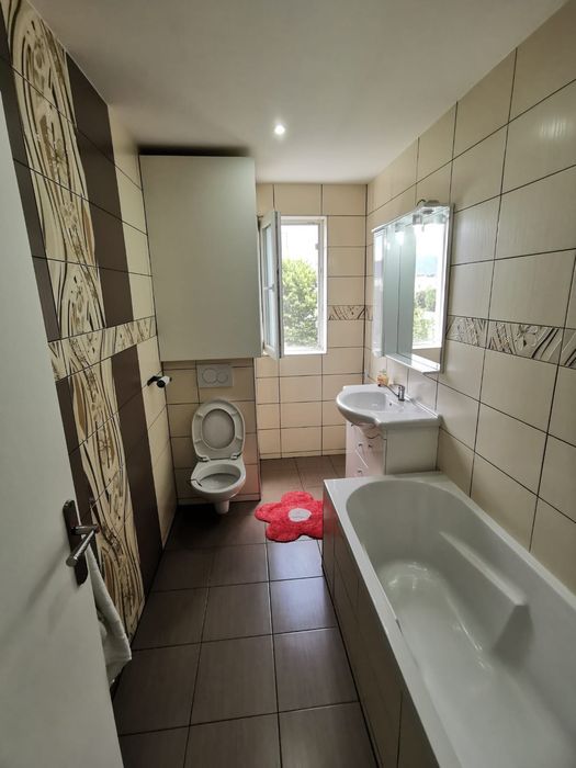 Apartament 3 camere de inchiriat