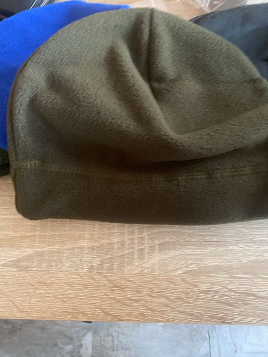 Модерни шапки с лого за сезона