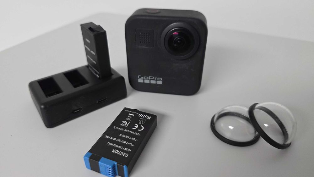 GoPro MAX 360 – Pachet Complet + Încărcător Dual și 3 Baterii