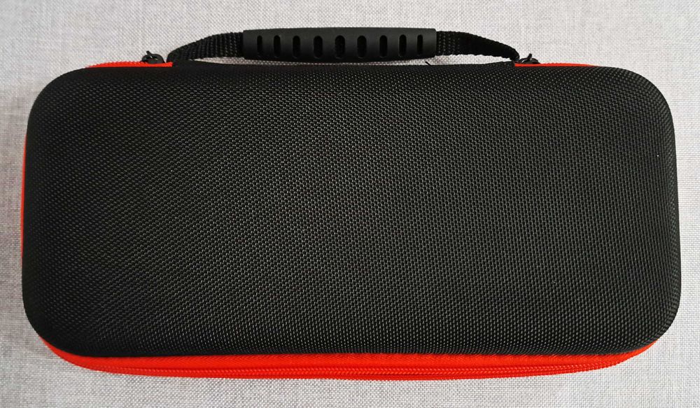 Nintendo Switch: 8 jocuri + husa + casti + incarcator