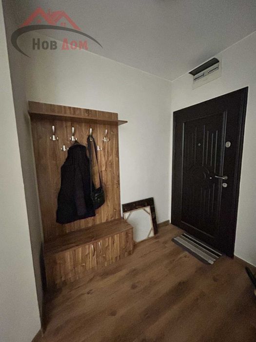 Просторен тристаен в кв. Акация