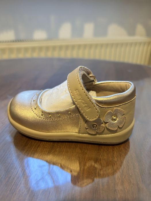 Vand pantofi fete Mayoral