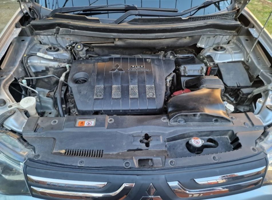 Mitsubishi Outlander 3 -2.2-DI-D-150кс-2015г