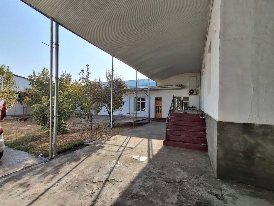 Чилонзорда ховли сотилади