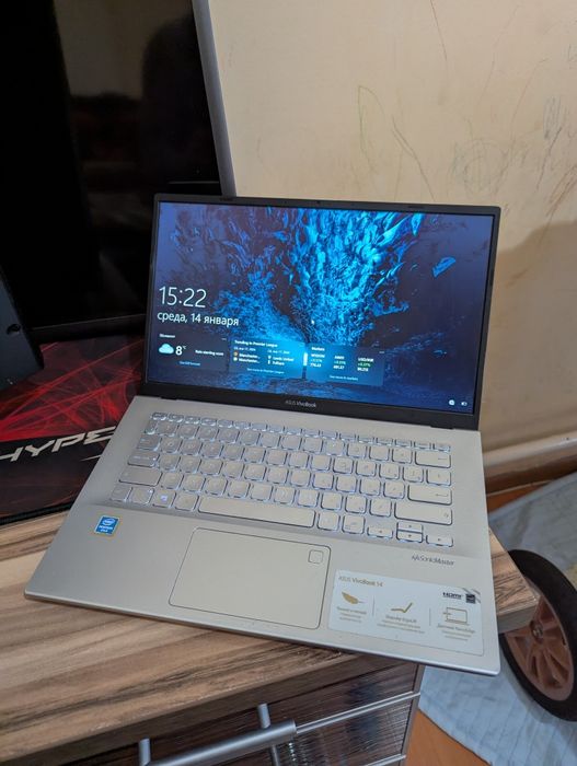 Asus Vivobook 2021 года SSD 256Gb/4Gb