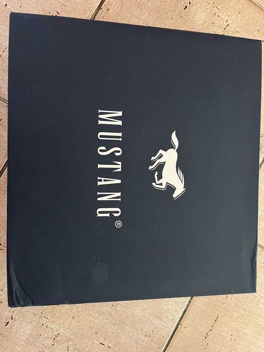 Продавам Боти Mustnang