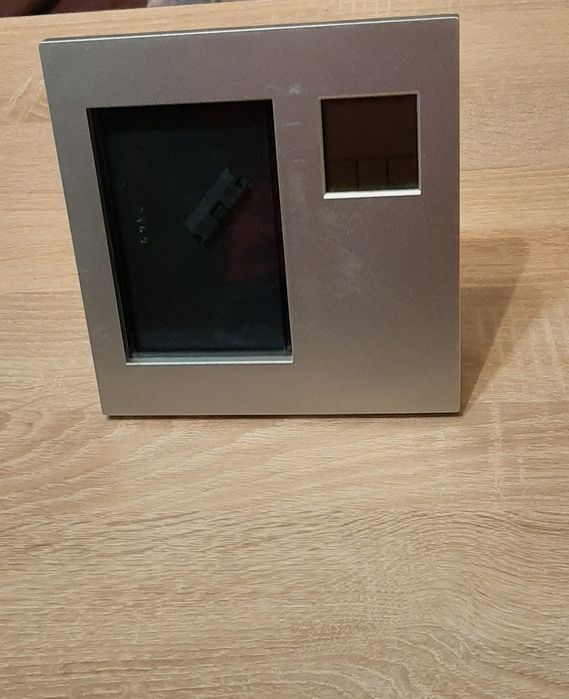 Настолен часовник с рамка за снимка-и,кожена рамка с  Исус Христос