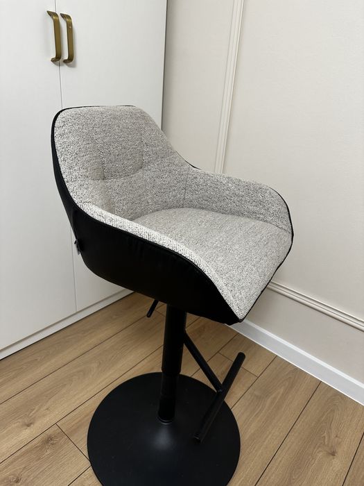 Scaun reglabil de bar