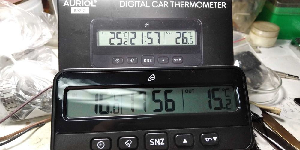 продава дигитален часовник за автомобил