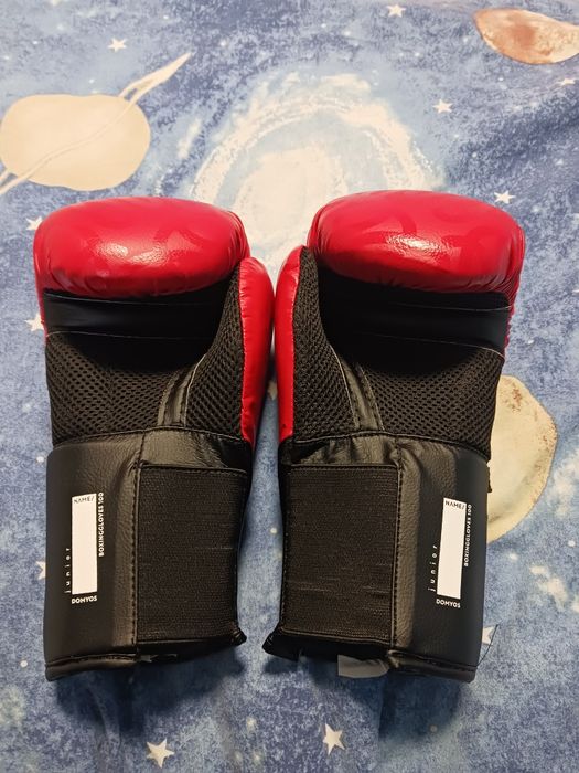 Чисто нови ръкавици за бокс