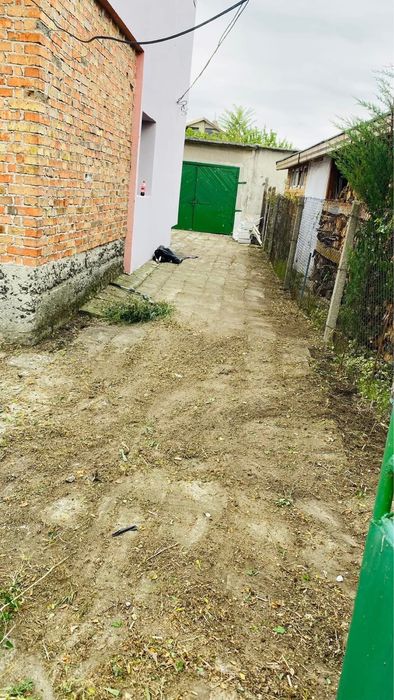 Почистване на дворове апартаменти и други