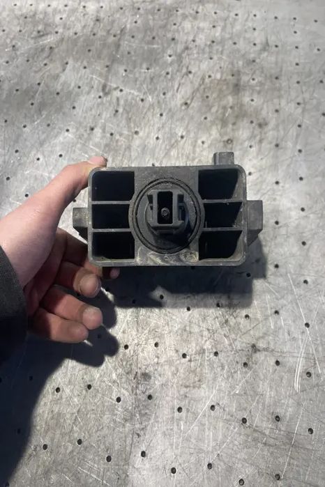 Suport prag pentru cric spate dreapta A 167 698 40 00 Mercedes-Benz
