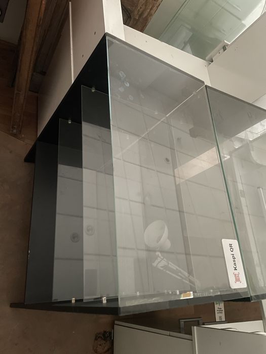 Витрина стекло продается