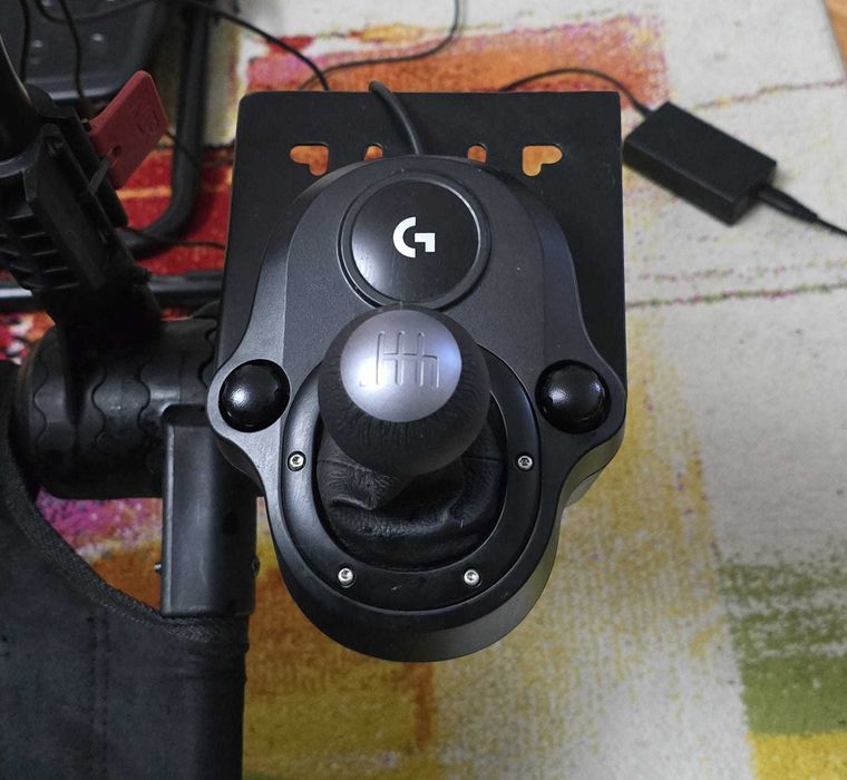 Scaun Racing FGT Lite + G923 + Schimbator Logitech - Puțin Folosit