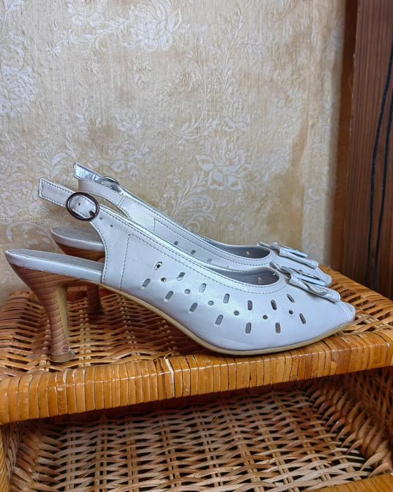 Елегантни дамски сандали с ток, 40 номер, 10 €