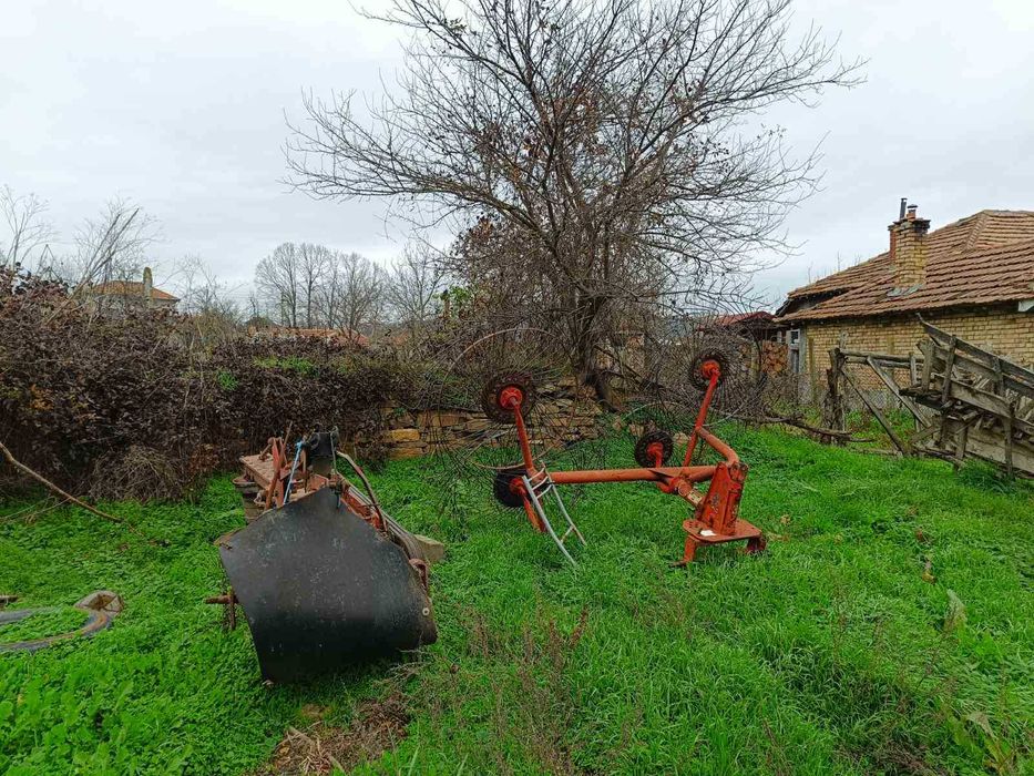 Продавам трактор владимировец
