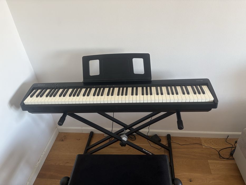Pian electric Roland  FP-10 +scaun ajustabil(Thomann KB-15BM )+suport