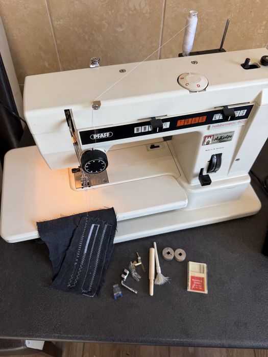 Mașină de cusut mecanică Pfaff Hobbymatic 803
