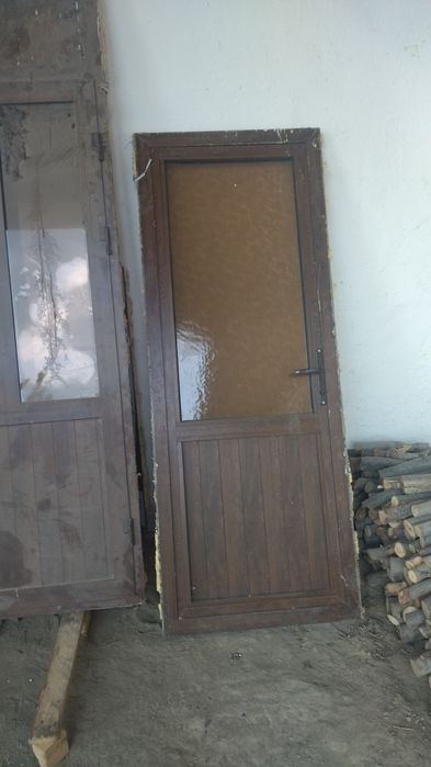 Okna ewo noviye v xoroshem sostoyanii