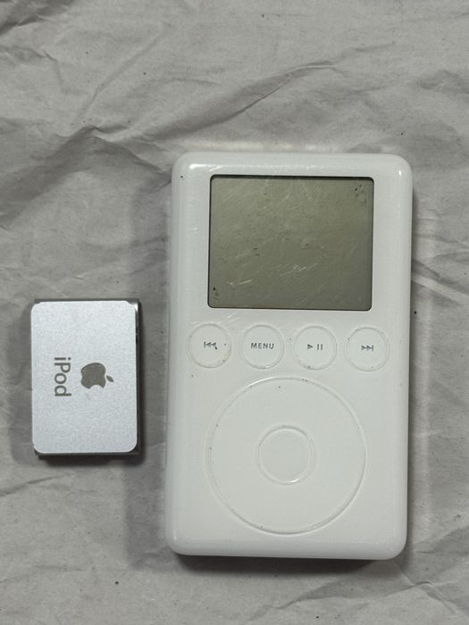 iPod Classic Generația 3 (2003) de Colecție - Modelul cu 4 Butoane Touch