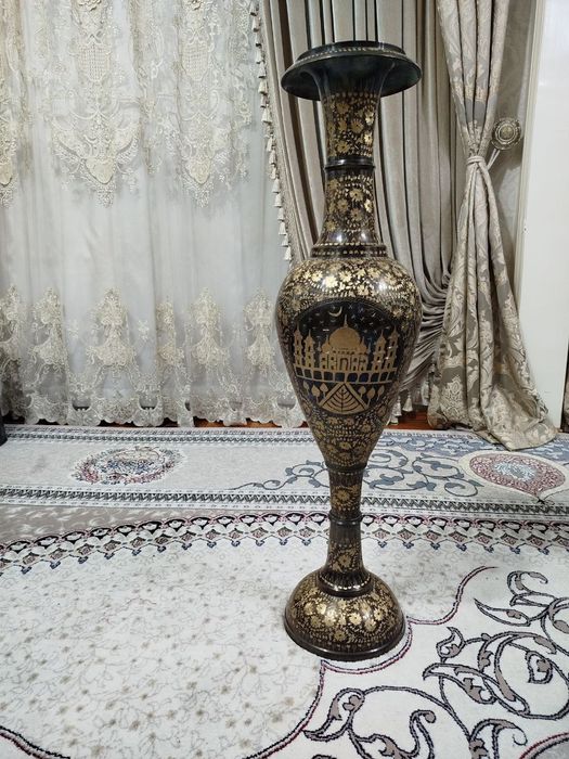 Latundan qòl mexnatida yasalgan Vaza. Ваза ручной работы из Латуни