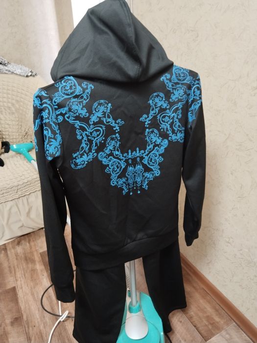 Продам спортивный костюм