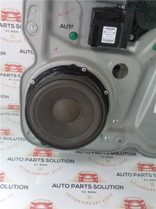 Boxa usa dreapta fata vw. touran