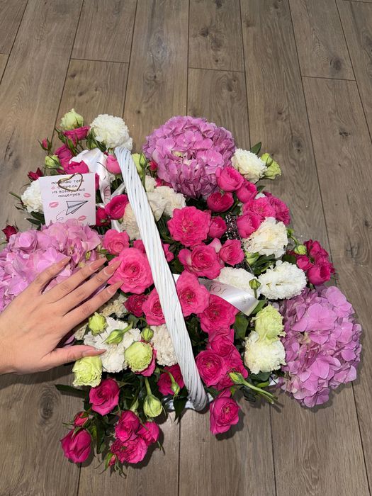 Цветы в корзине Астана