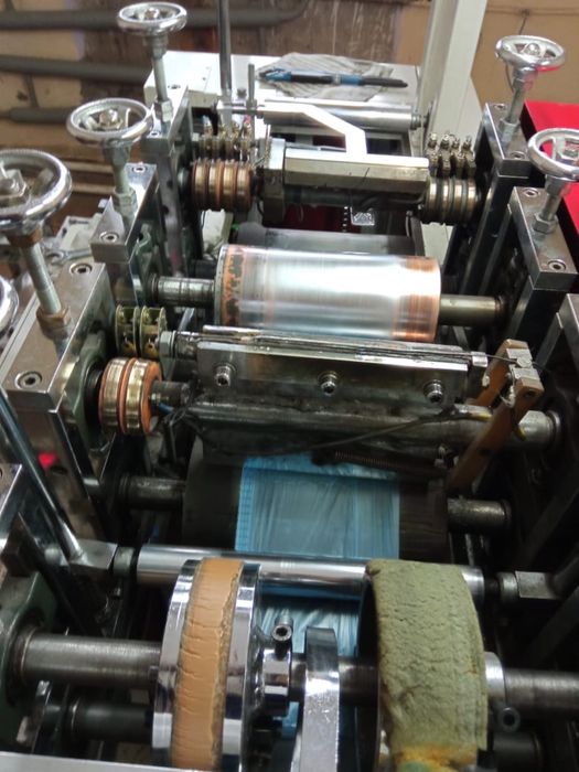 Продам станок для производства бахил