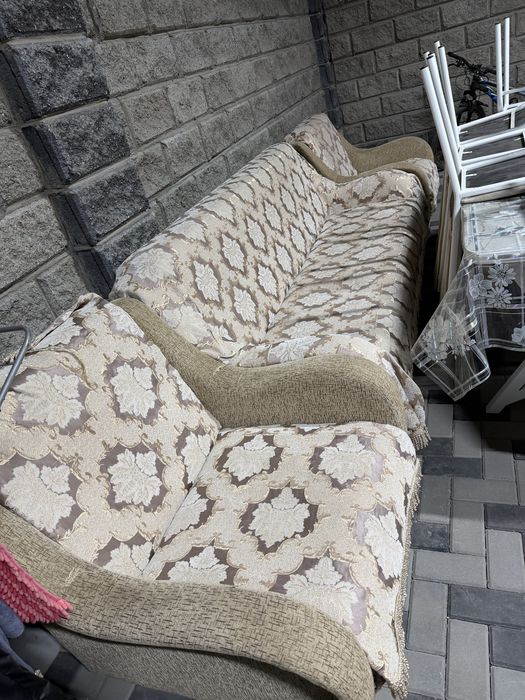 Продам диван и два кресла в хорошем состоянии