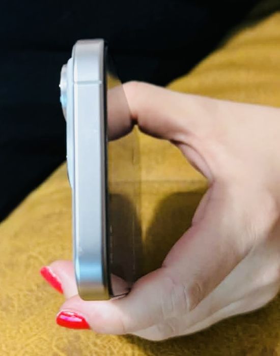 Телефон Iphone 16 pro