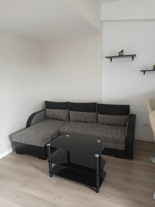 Studio de închiriat, bloc nou, parcare privată