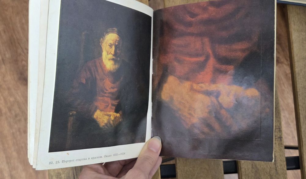 Коллекция небольших книг, каталогов по искусству