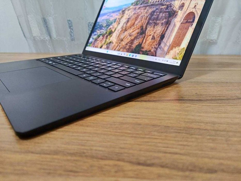 Microsoft Surface Laptop 5