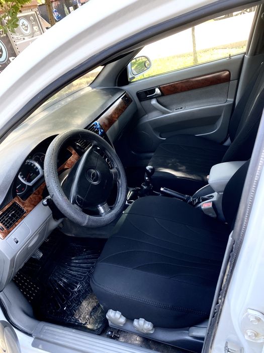 Lacetti 1,8 sotiladi